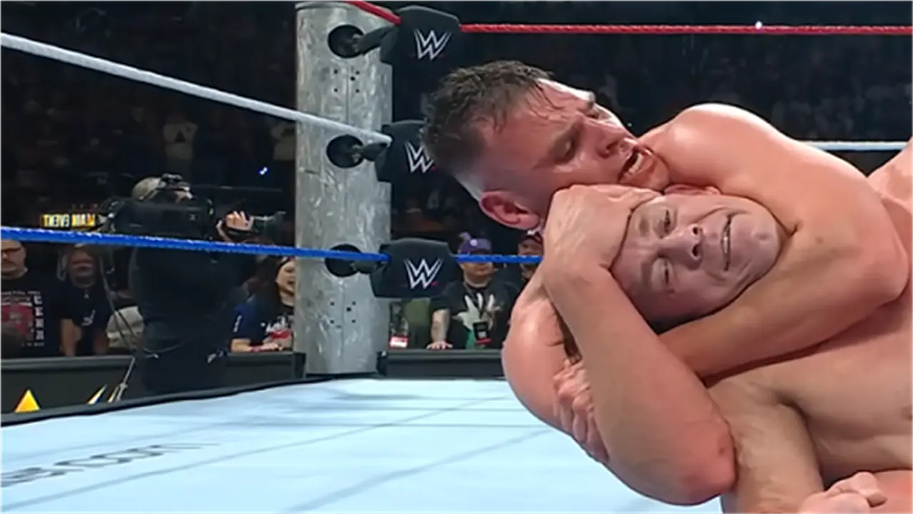 جون سينا يختتم مسيرته في المصارعة بابتسامة استثنائية قبل الاستسلام في مباراة الاعتزال